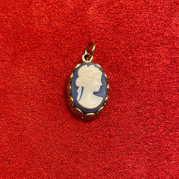 Avon Other - Vintage Avon pendant